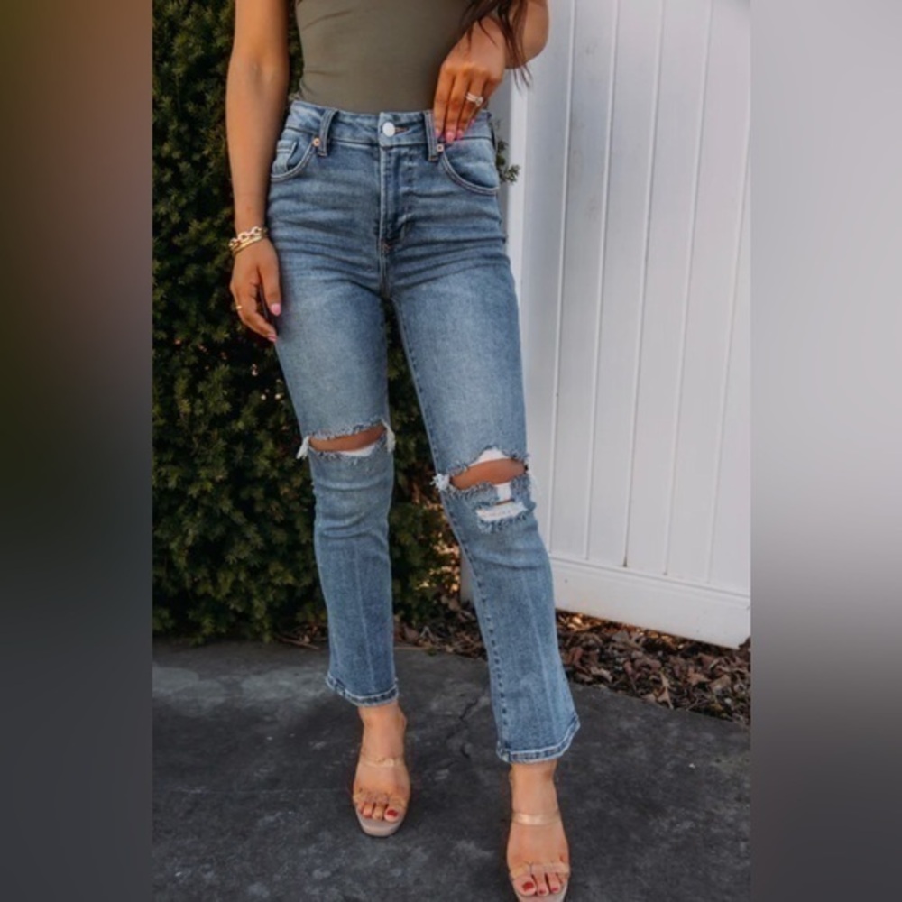 PACSUN Girlfriend Faded, distressed Cropped straight leg ankle Jeans. Size 25